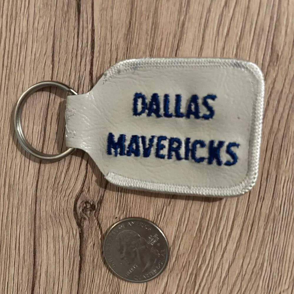 NBA Dallas Mavericks vintage leather white blue logo keychain basketball